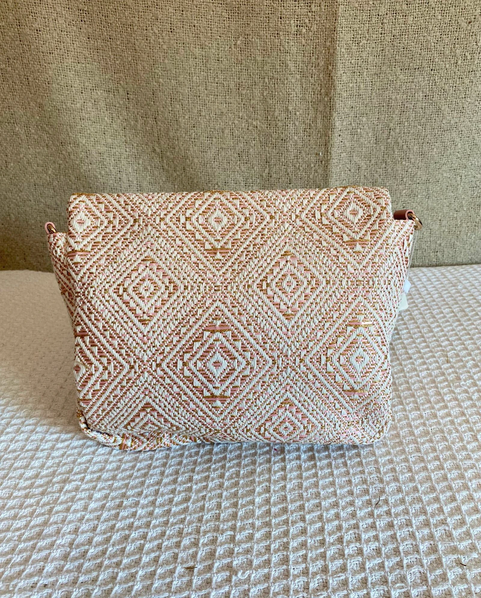 Bolso bandolera jacquard crema rosa y dorado con correa étnica  – photo 4